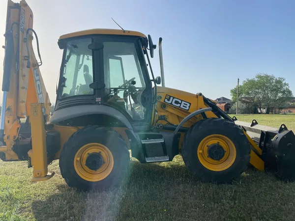 Экскаватор-погрузчик JCB 4CX