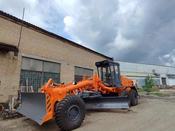 Автогрейдер ЧСДМ ДЗ-98