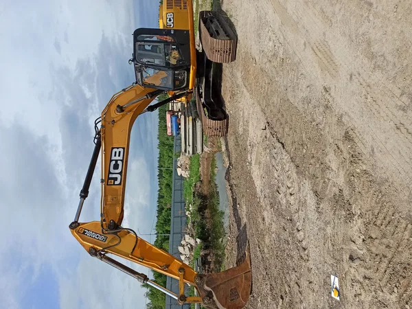 Гусеничный экскаватор JCB JS205LC