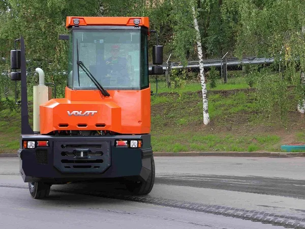 Терминальный тягач МЗКТ (VOLAT) 730240