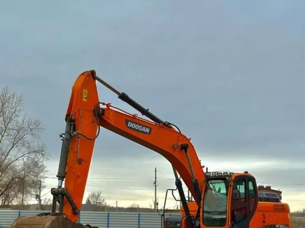 Гусеничный экскаватор DOOSAN DX 260