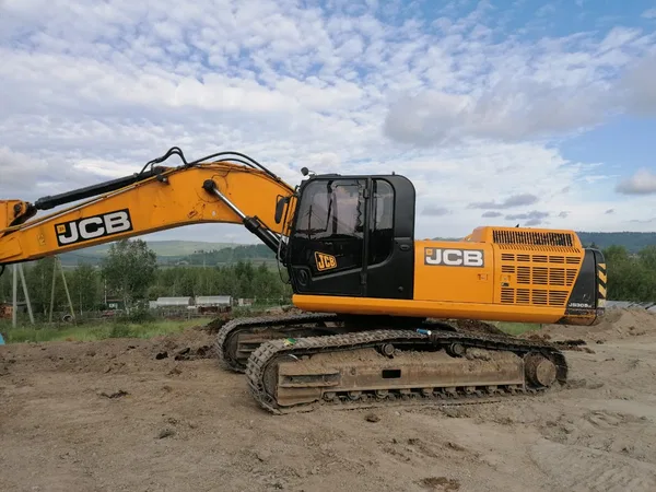Гусеничный экскаватор JCB JS 305 LC