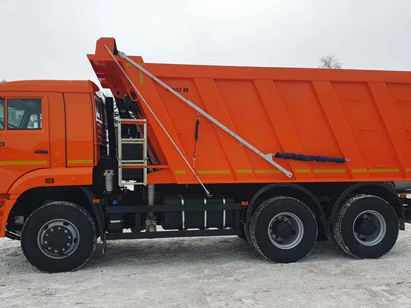 Самосвал КамАЗ 6520