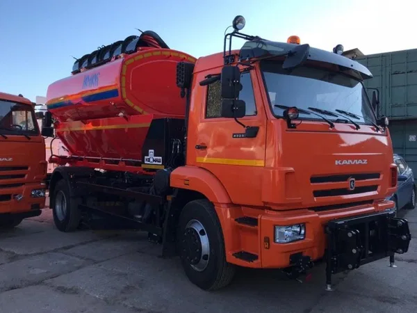 Комбинированная дорожная машина КО-806 на шасси КамАЗ 43253