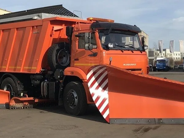 Комбинированная дорожная машина КамАЗ  на шасси КДМ 7881010