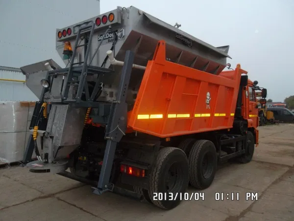 Разбрасыватель реагентов КамАЗ КДМ-7881021