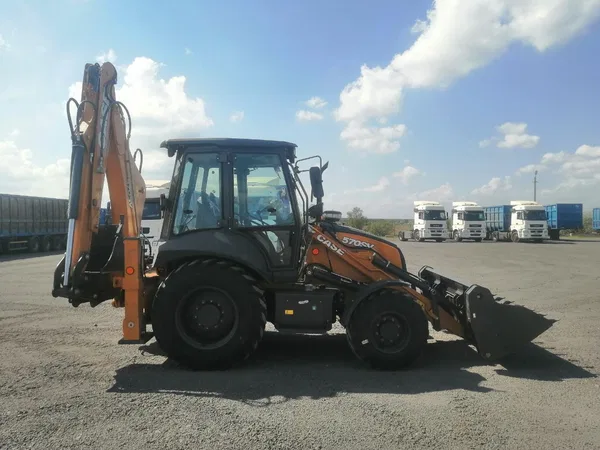 Фронтальный погрузчик CASE 570 SV
