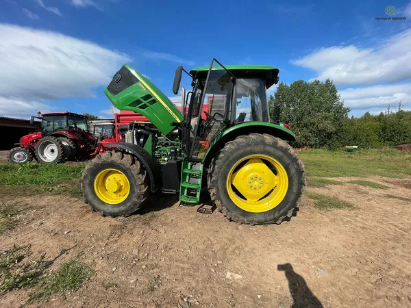 Трактор John Deere 6135B