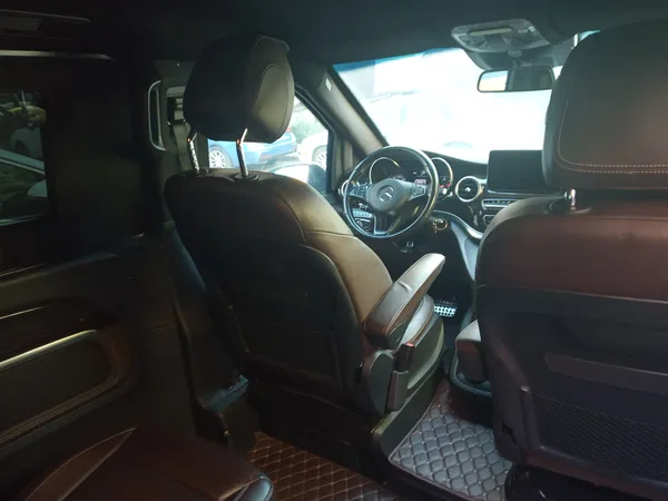 Бронированный автомобиль Mercedes-Benz v250