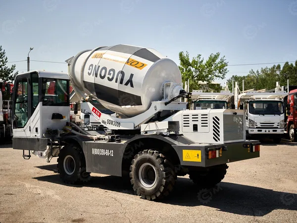 Самоходный бетоносмеситель YUGONG SDM3000