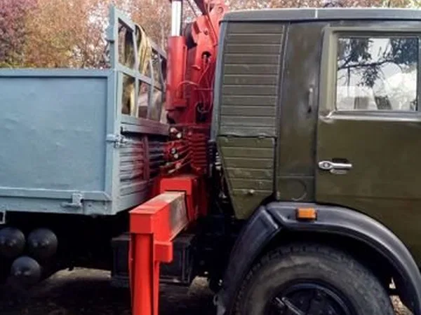 Бортовой грузовик с КМУ КамАЗ