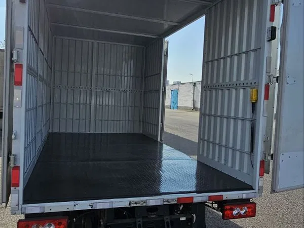 Промтоварный фургон Yuchai YCE5046