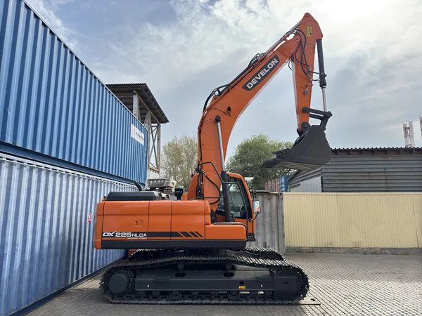 Гусеничный экскаватор DOOSAN DX225NLCA