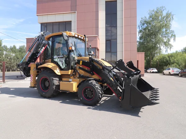 Экскаватор-погрузчик Профессионал PB388T