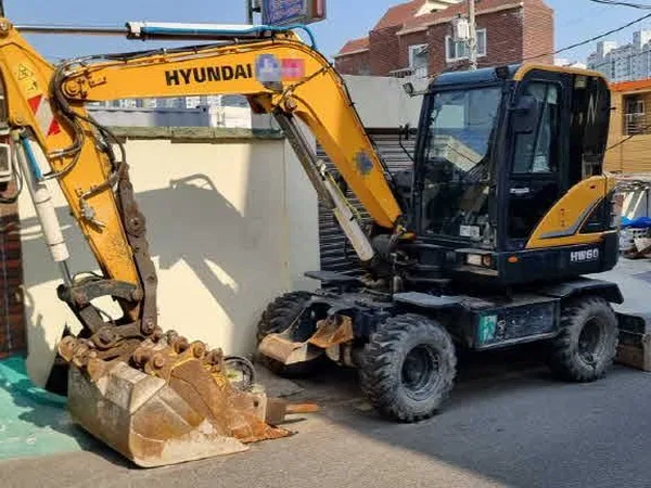 Колесный экскаватор Hyundai HW60