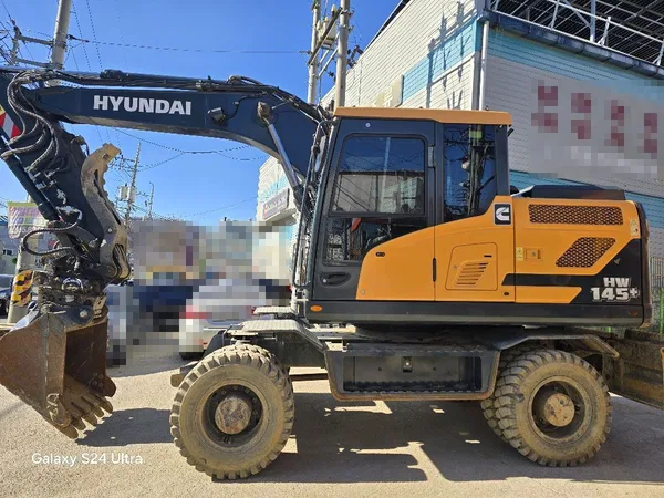 Колесный экскаватор Hyundai HW 145