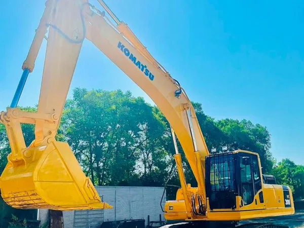 Гусеничный экскаватор Komatsu PC300-8