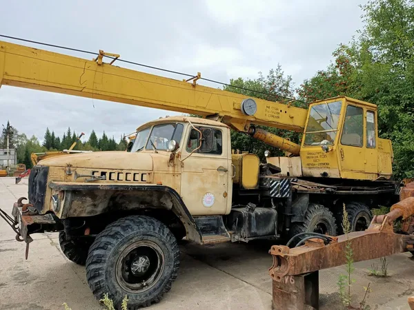 Автокран ИВАНОВЕЦ КС-3574 на шасси Урал 5557