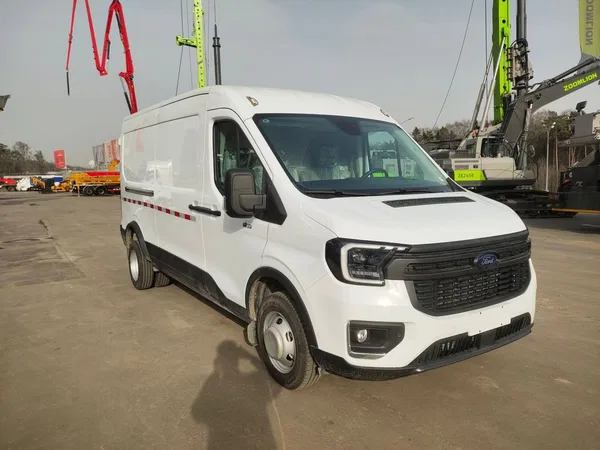 Цельнометаллический фургон Ford Transit