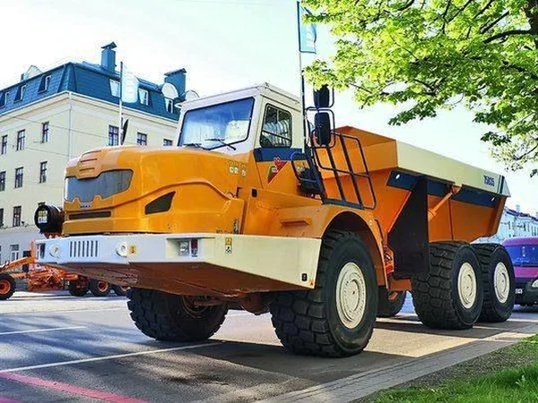 Сочлененный самосвал Белаз 75035