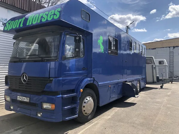 Коневоз Mercedes-Benz Atego 1523