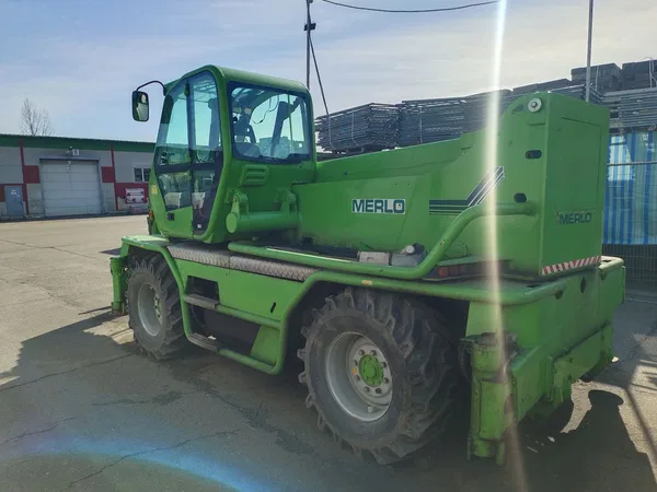 Телескопический погрузчик MERLO ROTO 40.25 MCSS