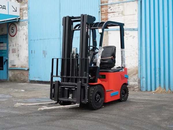 Вилочный электропогрузчик EP Equipment EFL181