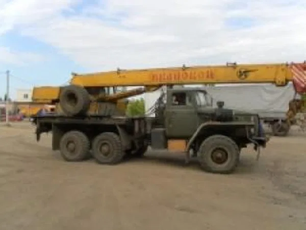 Автокран Ивановец КС-5576Б-1 на шасси УРАЛ
