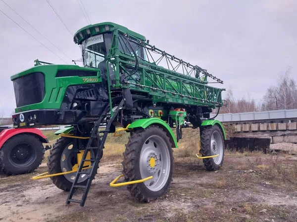 Самоходный опрыскиватель КазаньСельМаш ОС-4000М