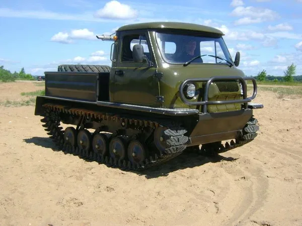 Гусеничный вездеход Завод вездеходных машин (ЗВМ) ЗВМ-2412 "Узола"