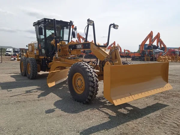 Автогрейдер                                                         Caterpillar                                                     140K