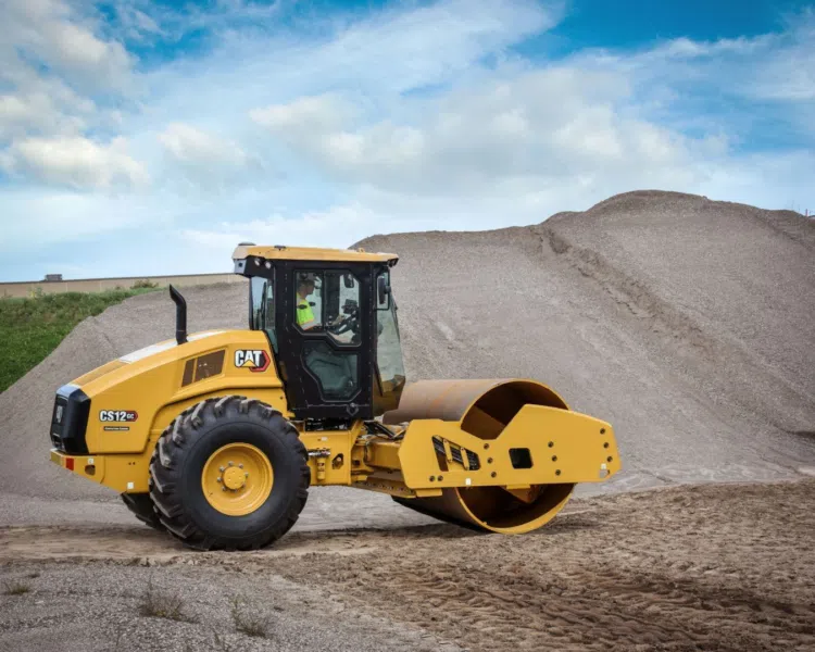 Грунтовый каток Caterpillar CS12 GC