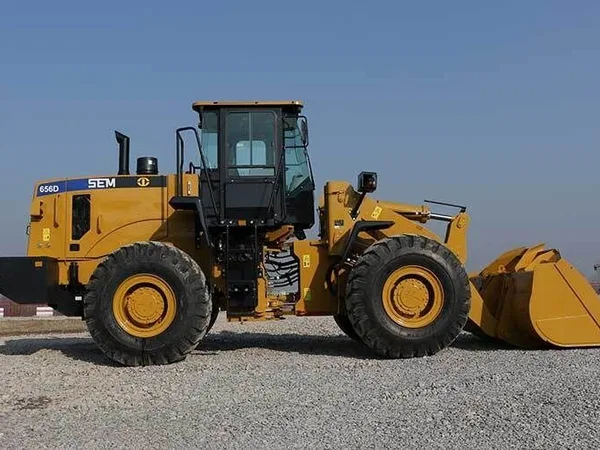 Фронтальный погрузчик SEM 656D