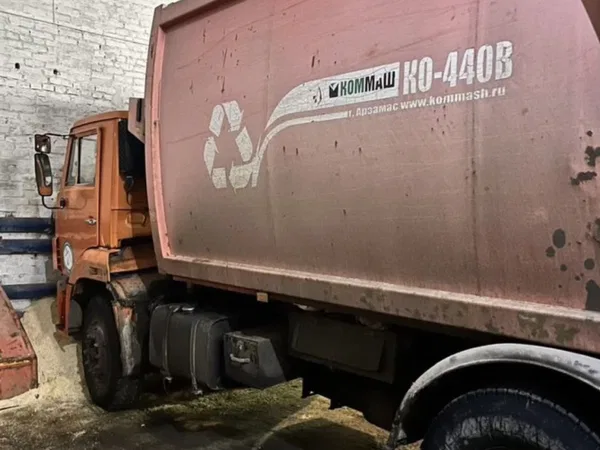 Мусоровоз КОММАШ Арзамас КО-440В на шасси КамАЗ