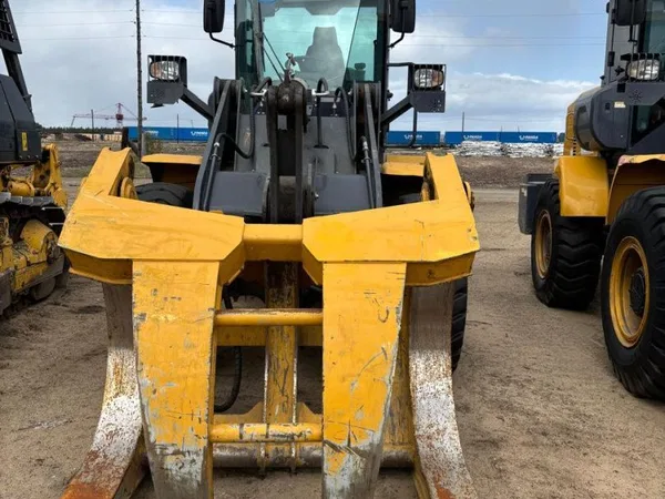 Фронтальный погрузчик XCMG LW300FN