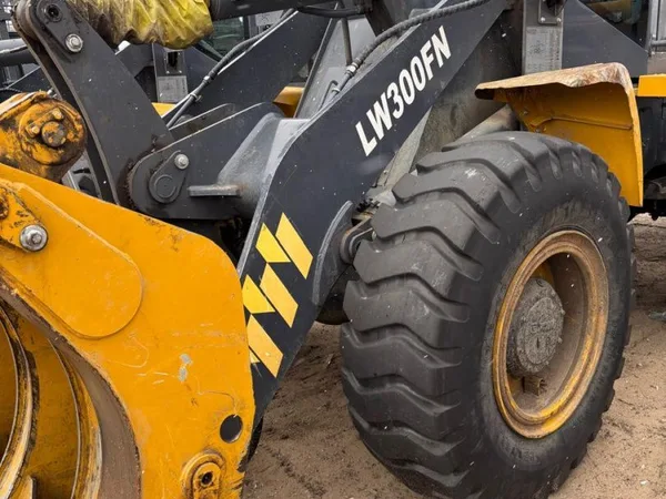 Фронтальный погрузчик XCMG LW300FN