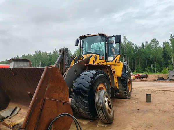 Фронтальный погрузчик Volvo L220F
