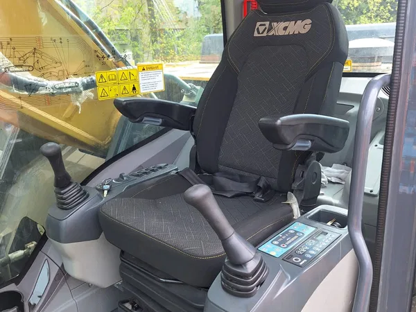 Гусеничный экскаватор XCMG XE335C