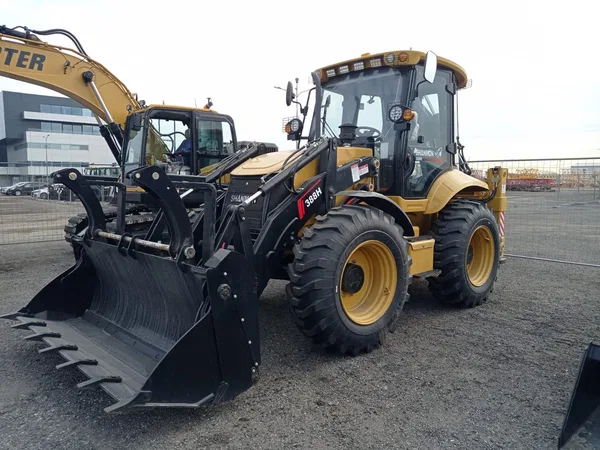Экскаватор-погрузчик SHANMON 388H JS SRS Carraro
