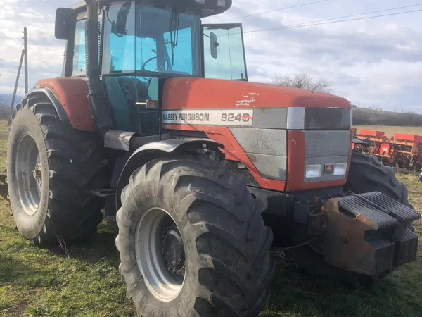 Трактор Massey Ferguson MF 9240