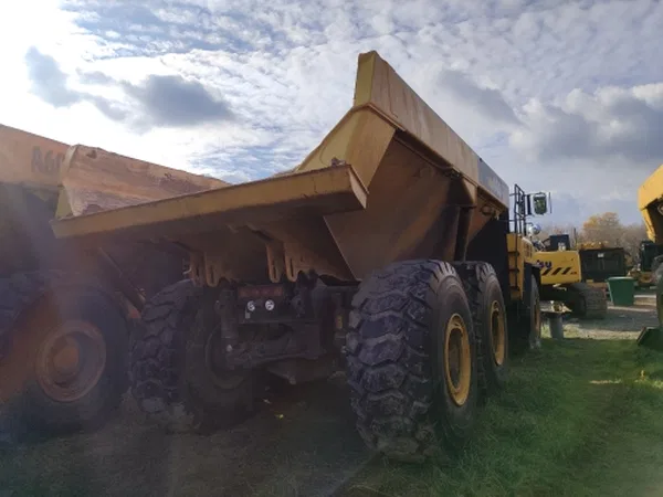 Самосвал Komatsu HM400-5