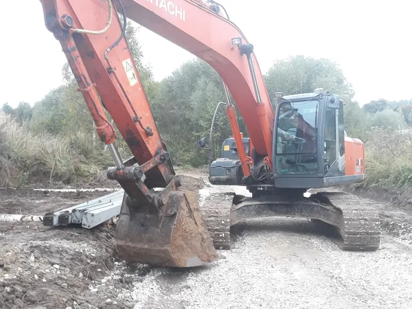 Гусеничный экскаватор Hitachi ZX-240LC3