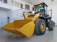 Фронтальный погрузчик SEM 636D