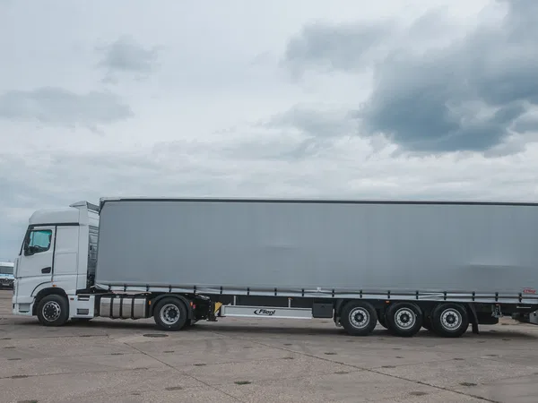 Тентованный полуприцеп Fliegl SDS350