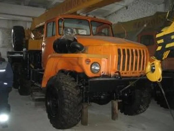 Автокран УРАЛ 5557