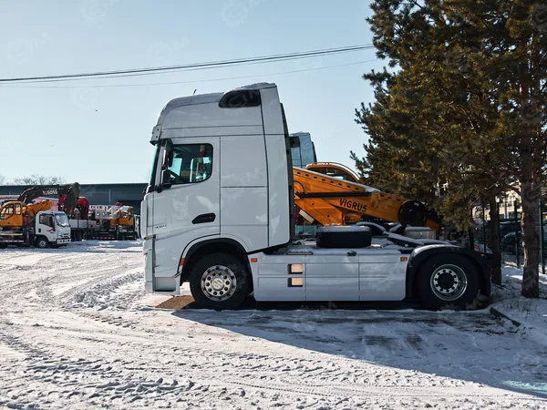 Седельный тягач SHACMAN (Shaanxi)  SX4188YY381