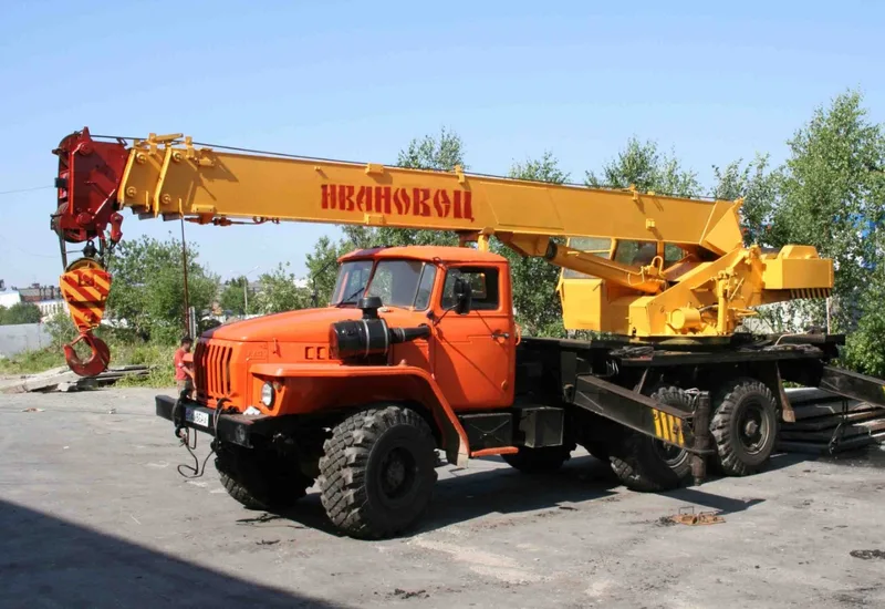 Автокран Ивановец КС-35715
