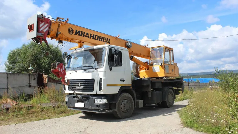 Автокран Ивановец КС-35715