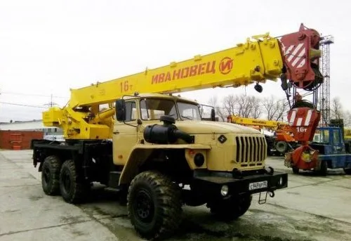 Автокран Ивановец КС-35714