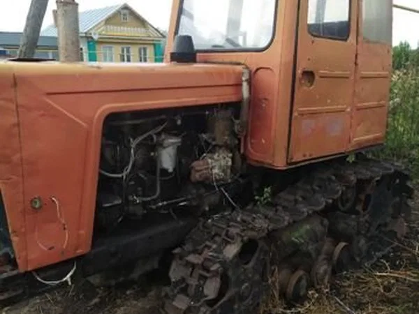 Гусеничный трактор